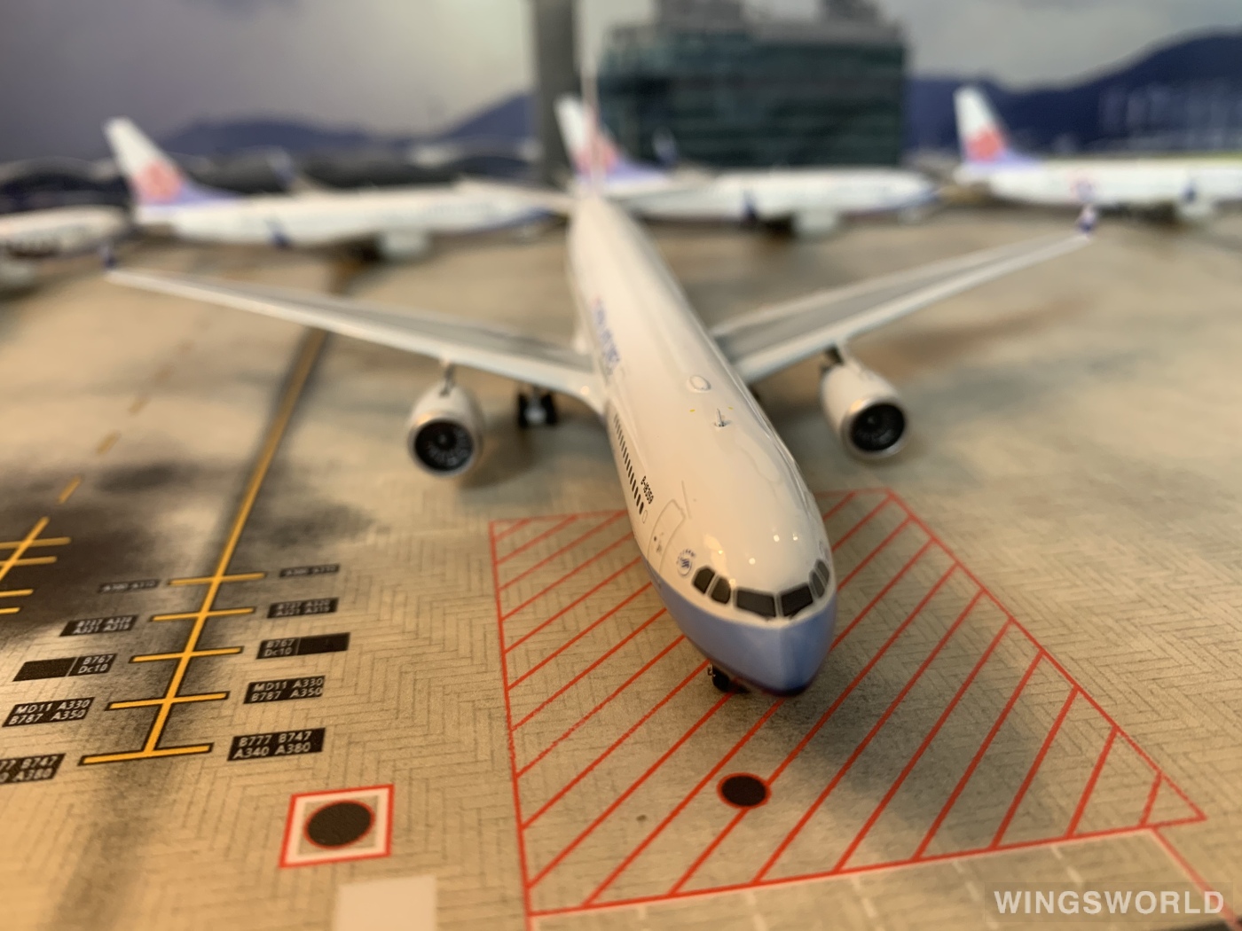 Phoenix 1:400 PH11249 China Airlines 中华航空 Airbus A330-300 B-18359