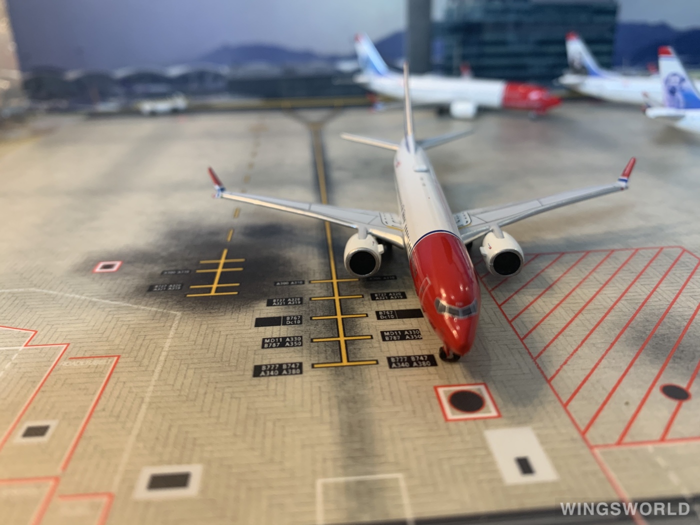 AeroClassics 1:400 AC419356 Norwegian Air Shuttle 挪威航空 Boeing 737 MAX 8 EI-FYF