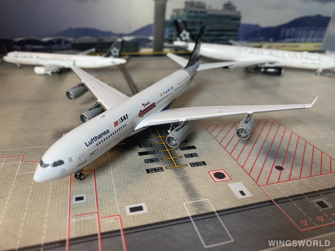 Phoenix 1:400 PH04009 Lufthansa 汉莎航空 Airbus A340-200 D-AIBA