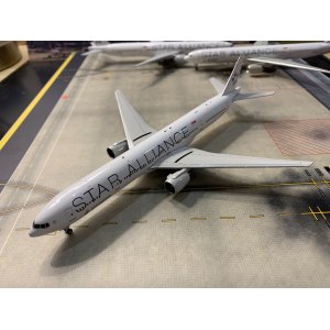 Singapore Airlines 新加坡航空 Boeing 777-300 9V-SYL 白色“星空联盟”涂装. PH10930 Phoenix 1:400