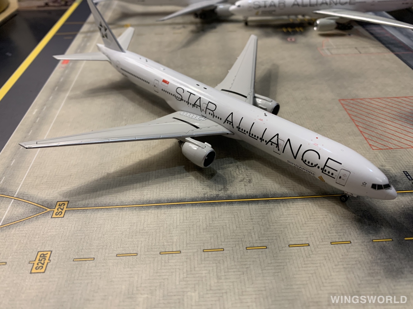 Phoenix 1:400 PH10930 Singapore Airlines 新加坡航空 Boeing 777-300 9V-SYL