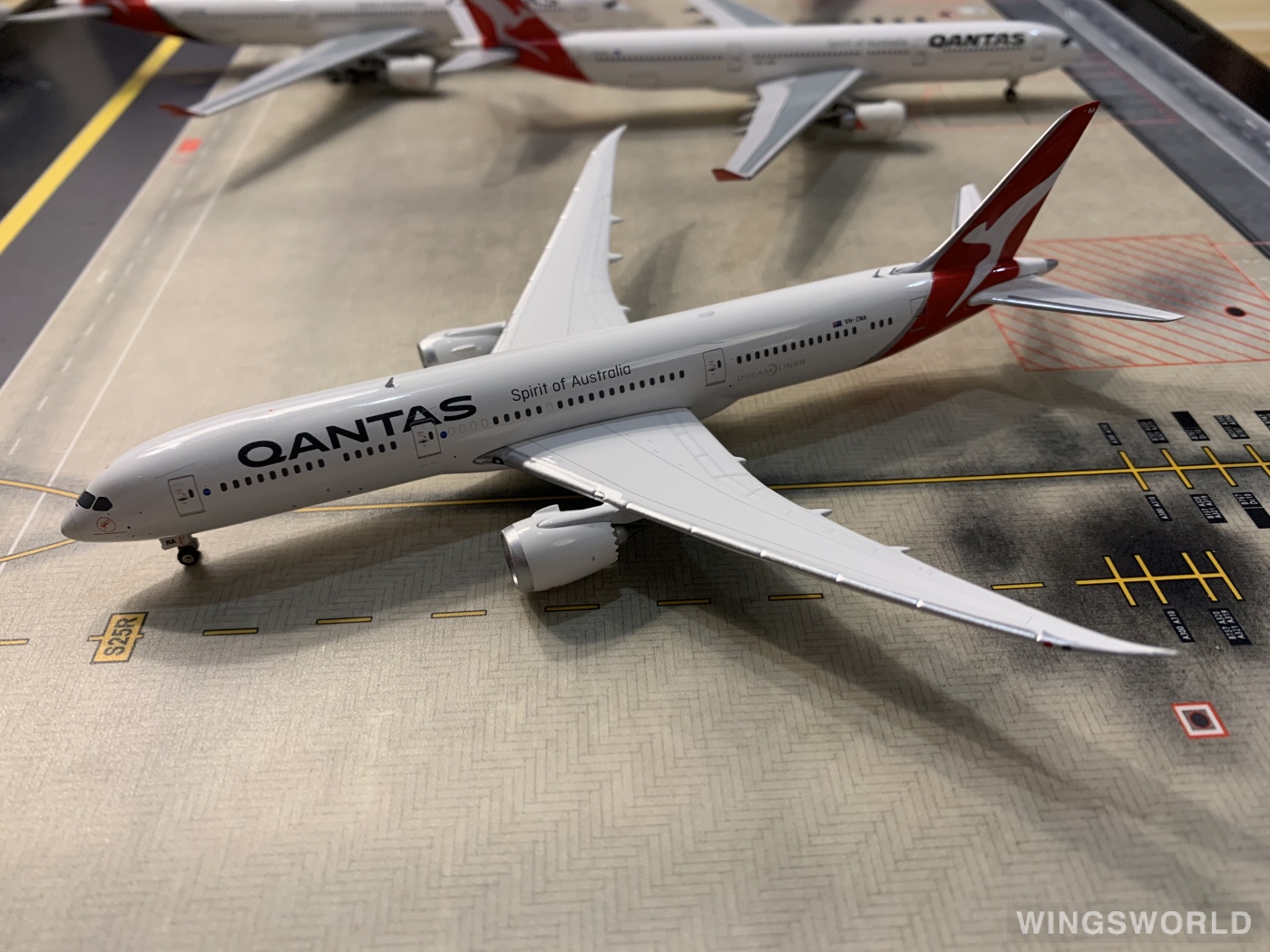 Phoenix 1:400 PH04160 Qantas 澳洲航空 Boeing 787-9 VH-ZNA