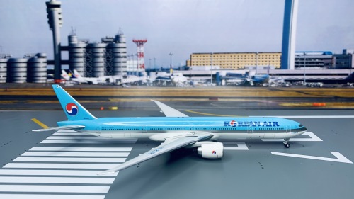 Korean Air 大韩航空 Boeing 777-300ER HL8218  A13088 Apollo 1:400