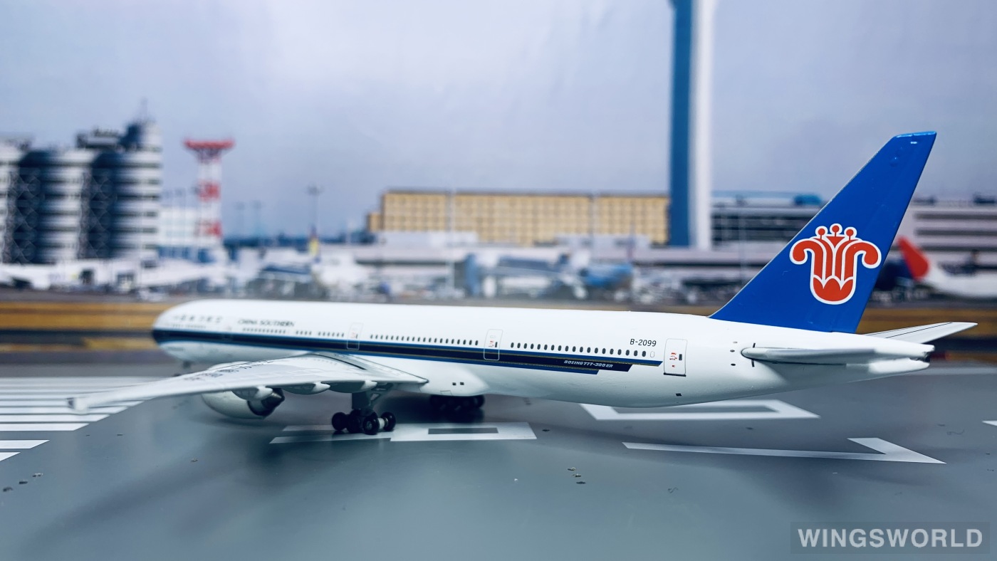 Apollo 1:400 A13125 China Southern 中国南方航空 Boeing 777-300ER B-2099