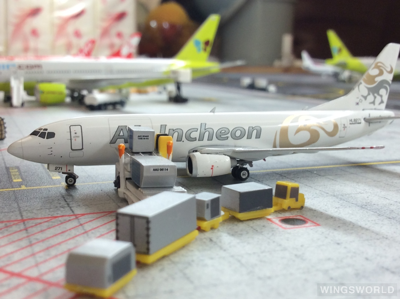 air incheon, phoenix 1:400 ph04238 air incheon 仁川航空 boeing 737-400 hl8271