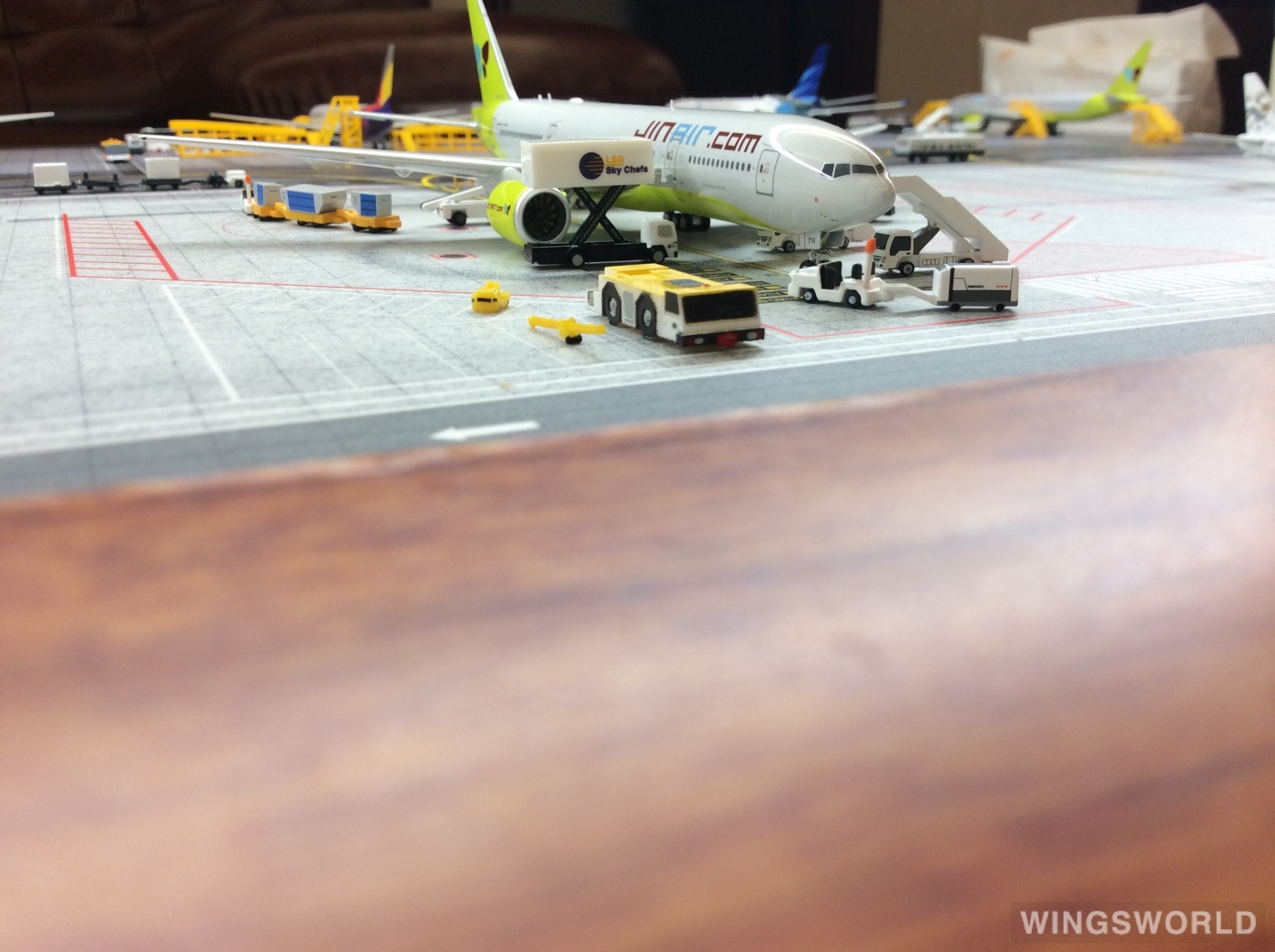 Phoenix 1:400 PH11631 Jin Air 韩国真航空 Boeing 777-200ER HL7734