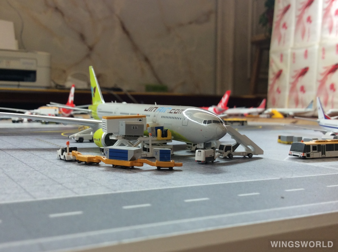 Phoenix 1:400 PH04164 Jin Air 韩国真航空 Boeing 777-200ER HL7733