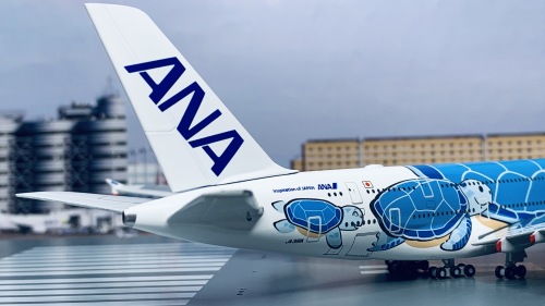 ANA 全日空 Airbus A380-800 JA381A with GSE set NH40079 Hogan 1:400