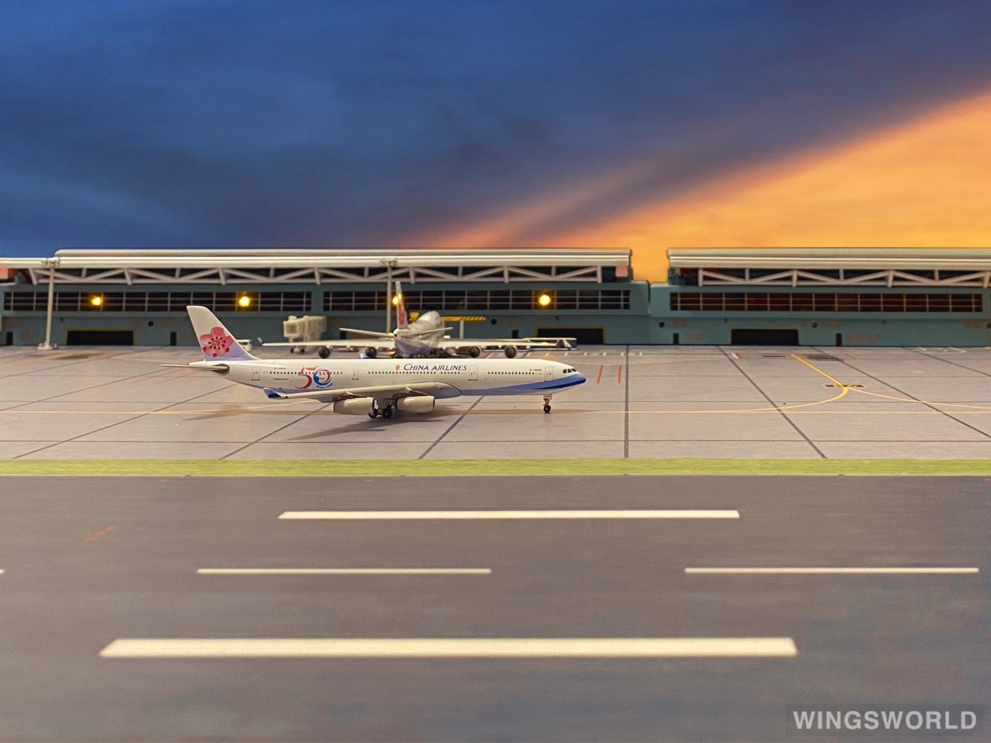 Phoenix 1:400 PH10346 China Airlines 中华航空 Airbus A340-300 B-18806