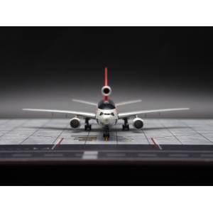 Northwest Airlines 美国西北航空 McDonnell Douglas DC-10 N141US 1980s colors. With chrome fuselage. With 