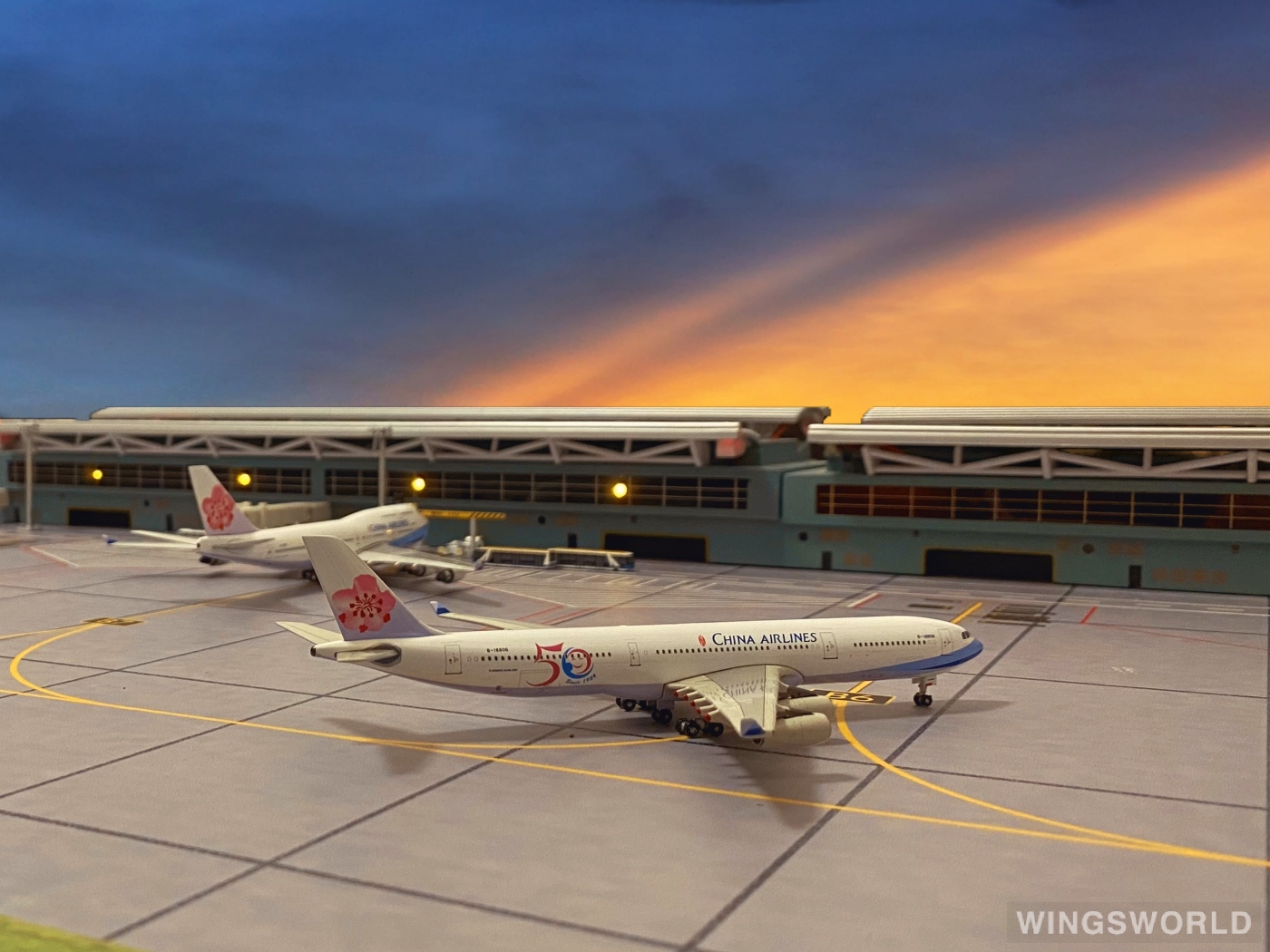 Phoenix 1:400 PH10346 China Airlines 中华航空 Airbus A340-300 B-18806