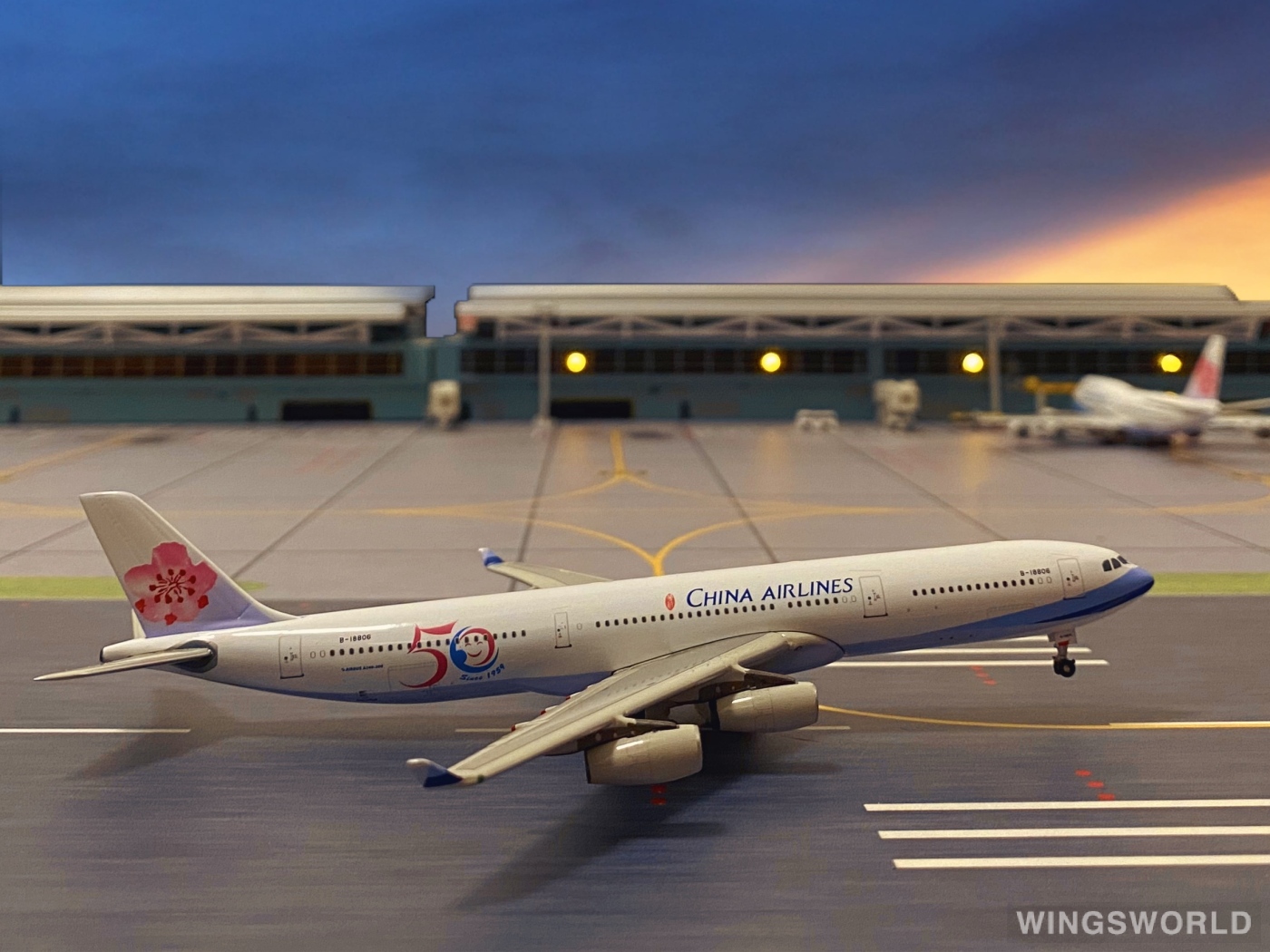 CI 中華航空 Planetags A340-300 白色 CI 中華航空 Planetags A340-300 白色 - メルカリ