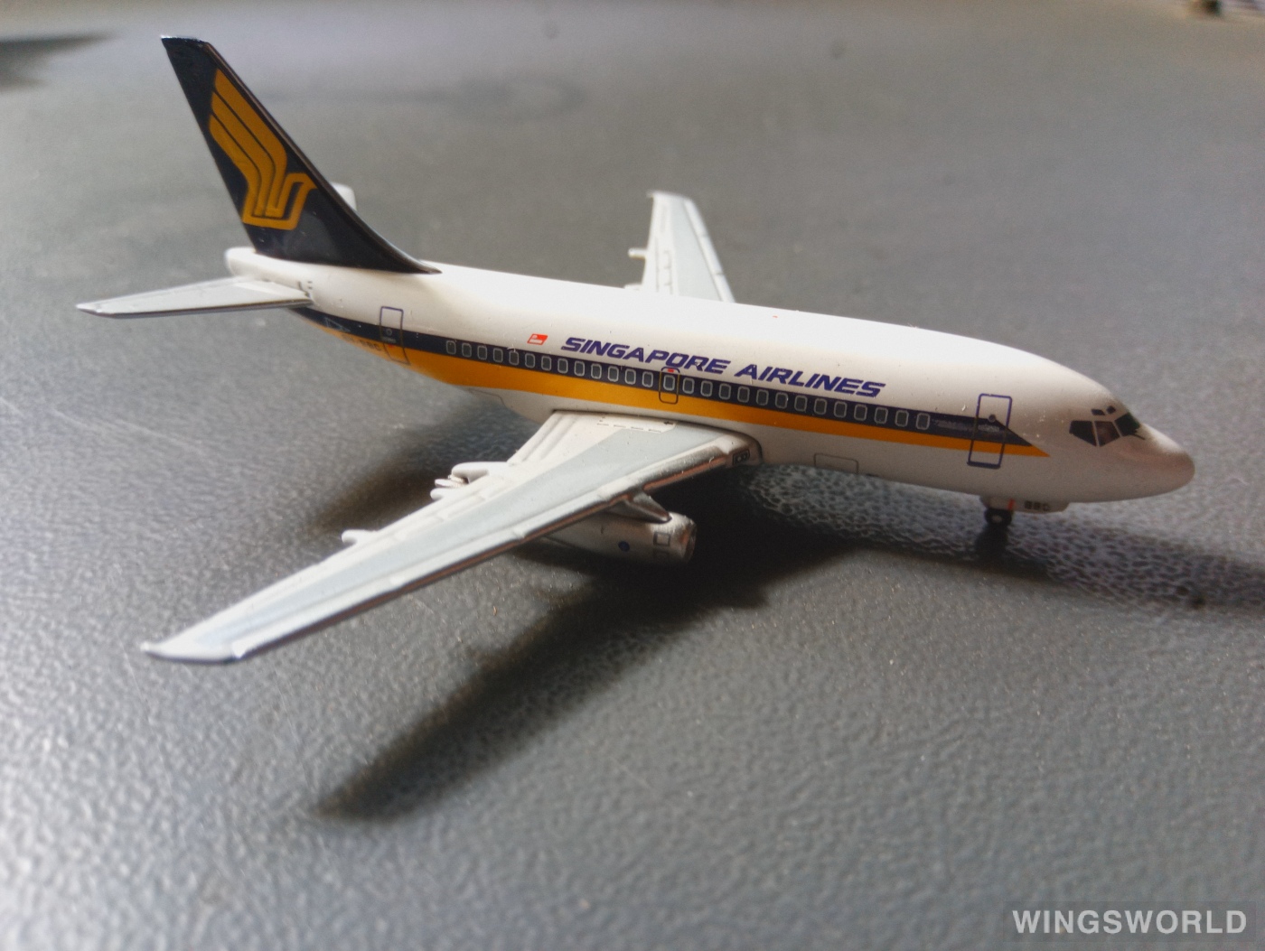 SMA 1:400 SMA031202 Singapore Airlines 新加坡航空 Boeing 737-100 9V-BBC