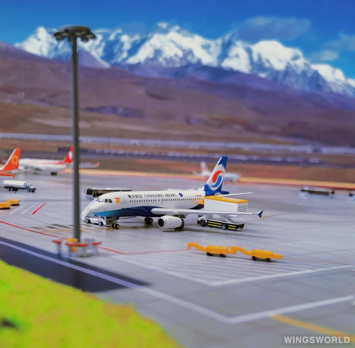 Phoenix 1:400 PH11005 Chongqing Airlines 重庆航空 Airbus A319 B-6248