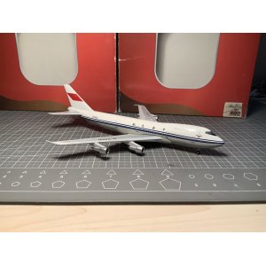 CAAC 中国民航 Boeing 747-200 B-2450  AC18102 AeroClassics 1:400