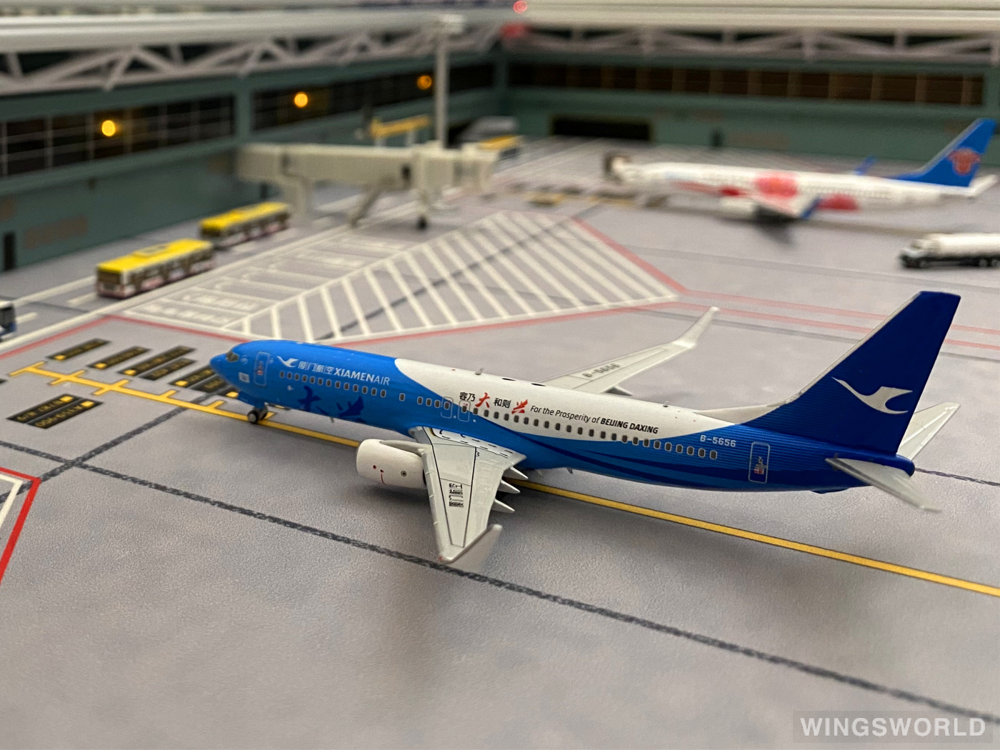 NGmodels 1:400 NG58082 XiamenAir 厦门航空 Boeing 737-800 B-5656