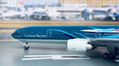 Cathay Pacific 国泰航空 Boeing 777-300ER B-KPF 1997s color.  PH4BKPF Phoenix 1:400