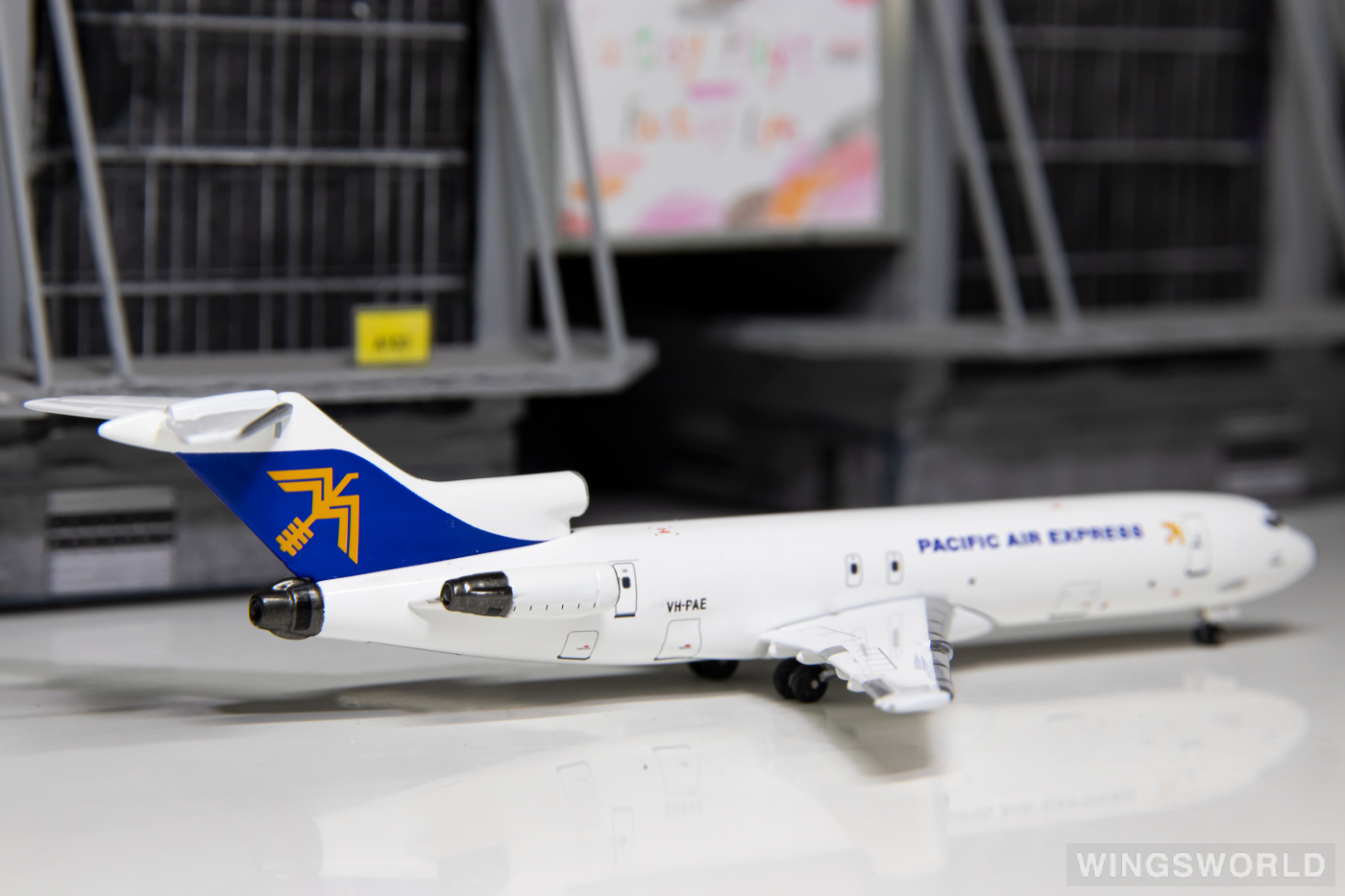 AeroClassics 1:400 ACVHPAE Pacific Air Express 太平洋航空快线 Boeing 727-200 VH-PAE