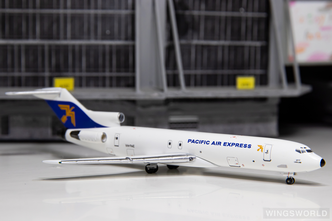 AeroClassics 1:400 ACVHPAE Pacific Air Express 太平洋航空快线 Boeing 727-200 VH-PAE