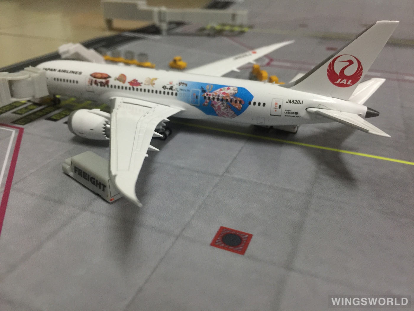 JC Wings 1:400 XX4117 Japan Airlines 日本航空 Boeing 787-8 JA828J