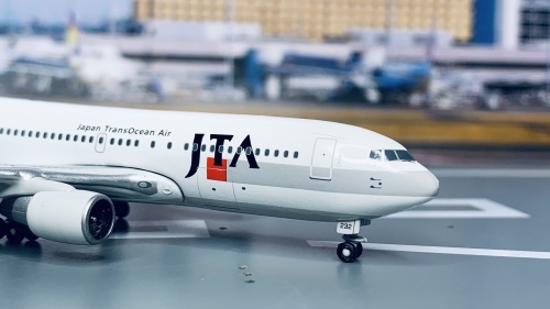 Japan Transocean Air 日本越洋航空 Boeing 767-200 JA8232  GJJTA15701B Geminijets 1:400