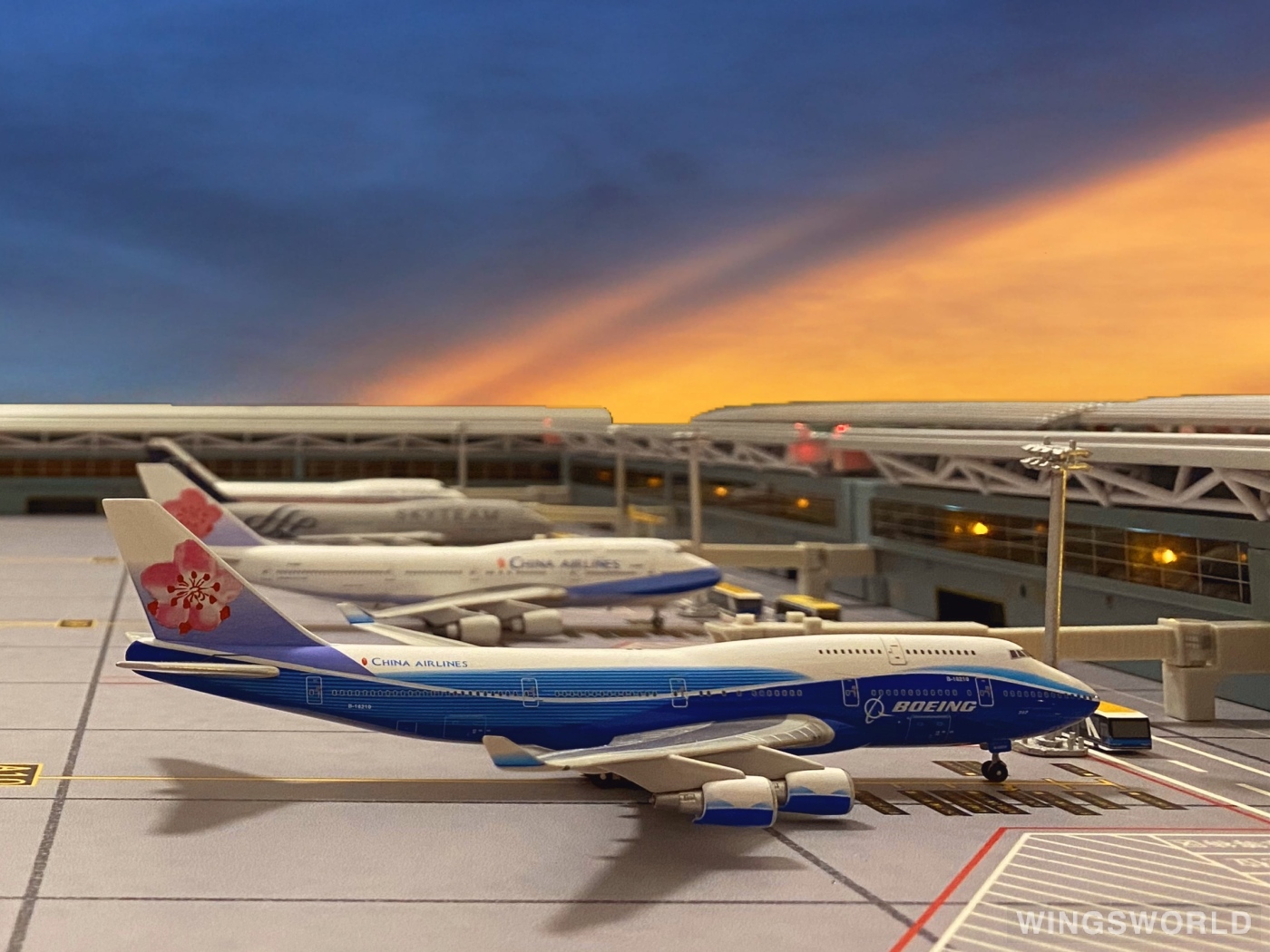 Phoenix 1:400 PH10029 China Airlines 中华航空 Boeing 747-400 B-18210