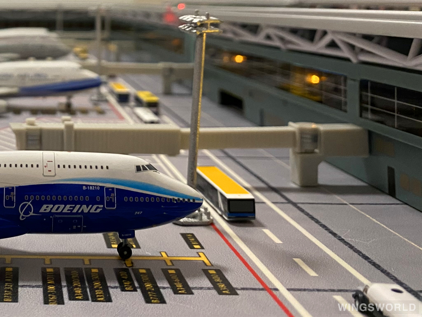 Phoenix 1:400 PH10029 China Airlines 中华航空 Boeing 747-400 B-18210