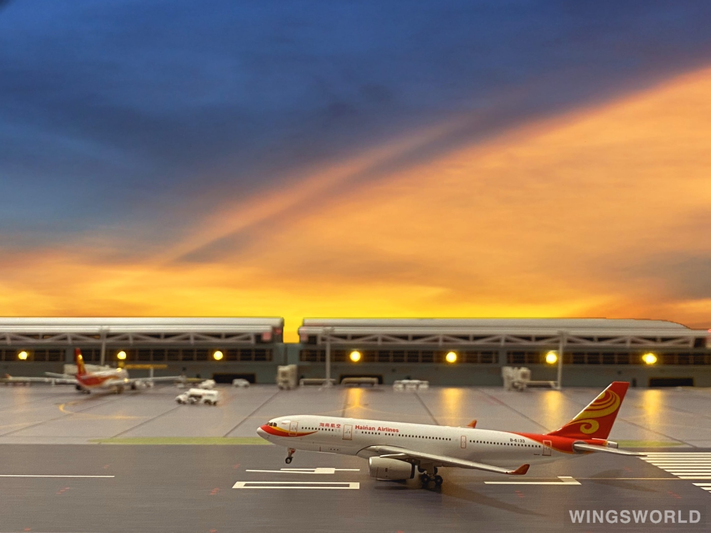 Phoenix 1:400 PH10325B Hainan Airlines 海南航空 Airbus A330-200 B-6133