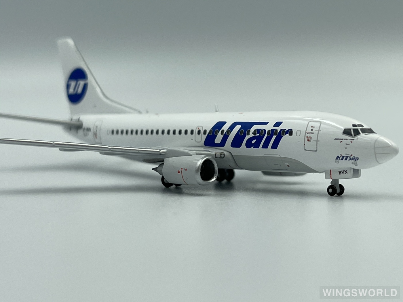 Geminijets 1:400 GJUTA1582 UTair 乌塔航空 Boeing 737-500 VP-BVN