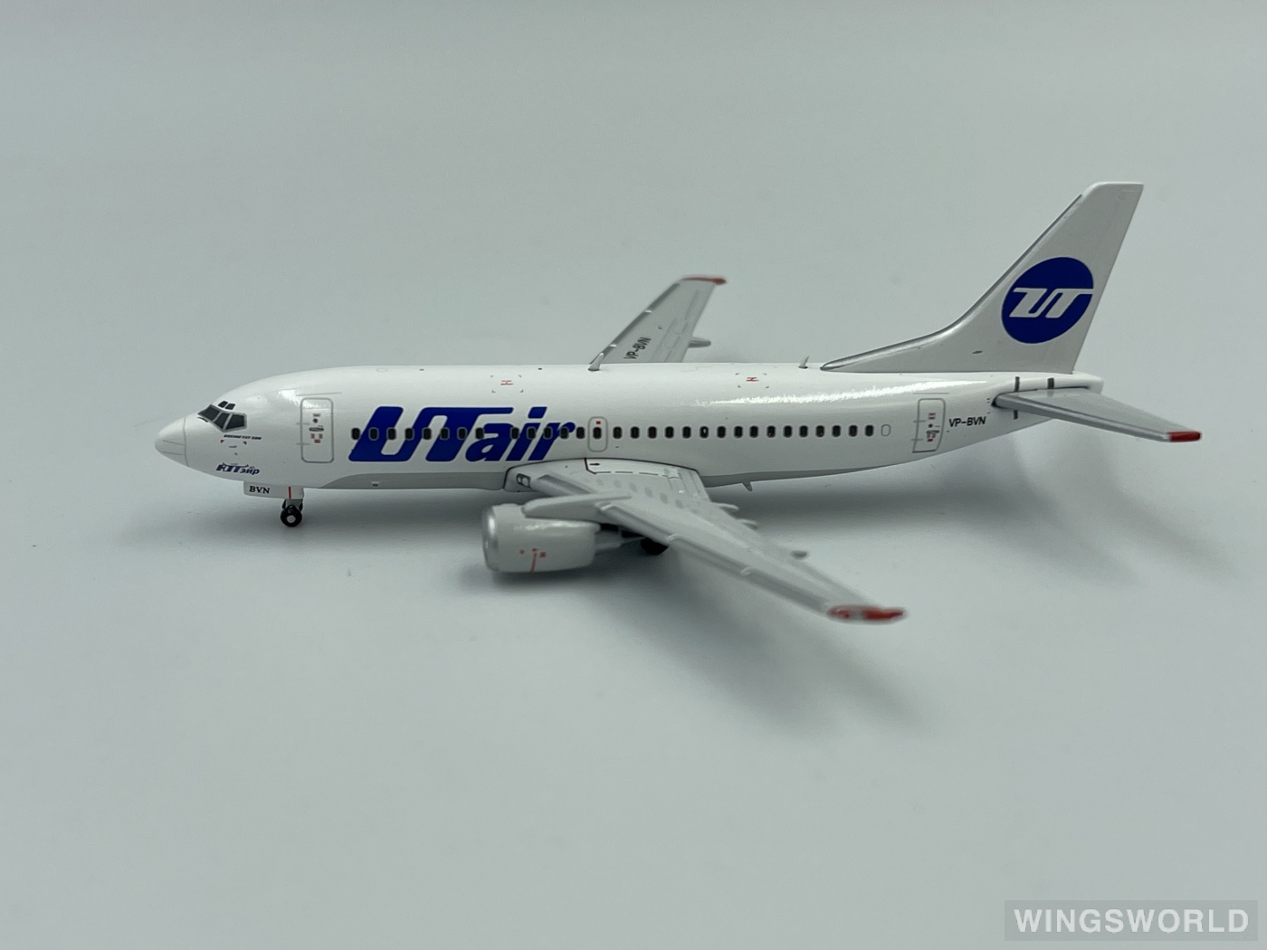 Geminijets 1:400 GJUTA1582 UTair 乌塔航空 Boeing 737-500 VP-BVN