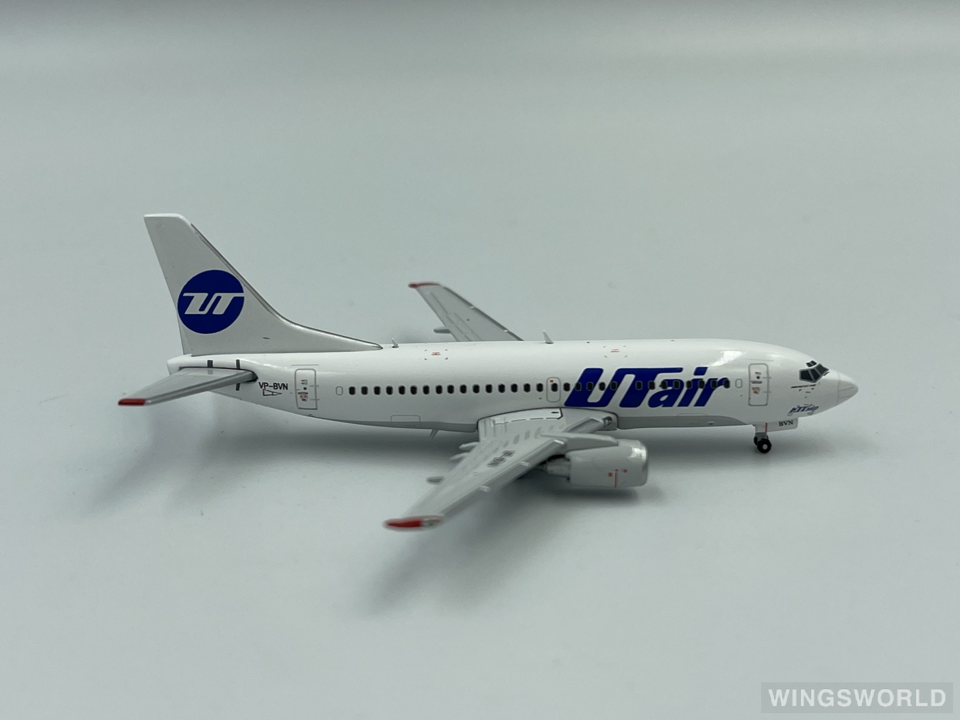 Geminijets 1:400 GJUTA1582 UTair 乌塔航空 Boeing 737-500 VP-BVN