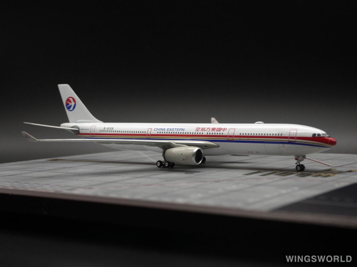 Phoenix 1:400 PH10457 China Eastern 中国东方航空 Airbus A330-300 B-6128