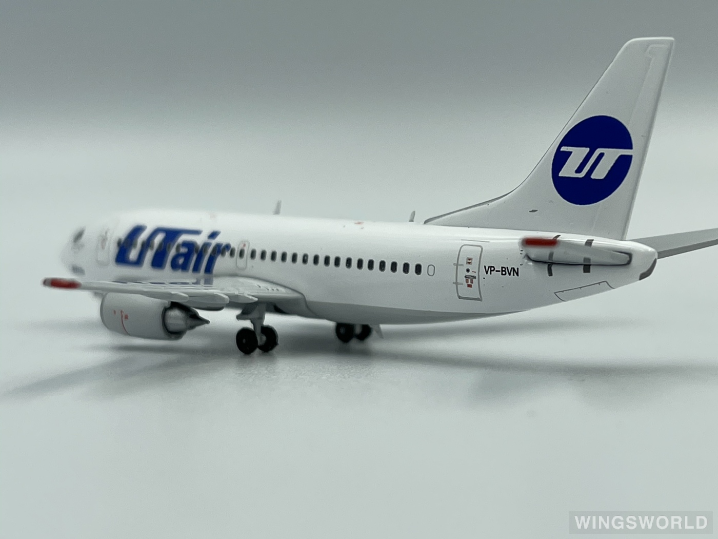 Geminijets 1:400 GJUTA1582 UTair 乌塔航空 Boeing 737-500 VP-BVN