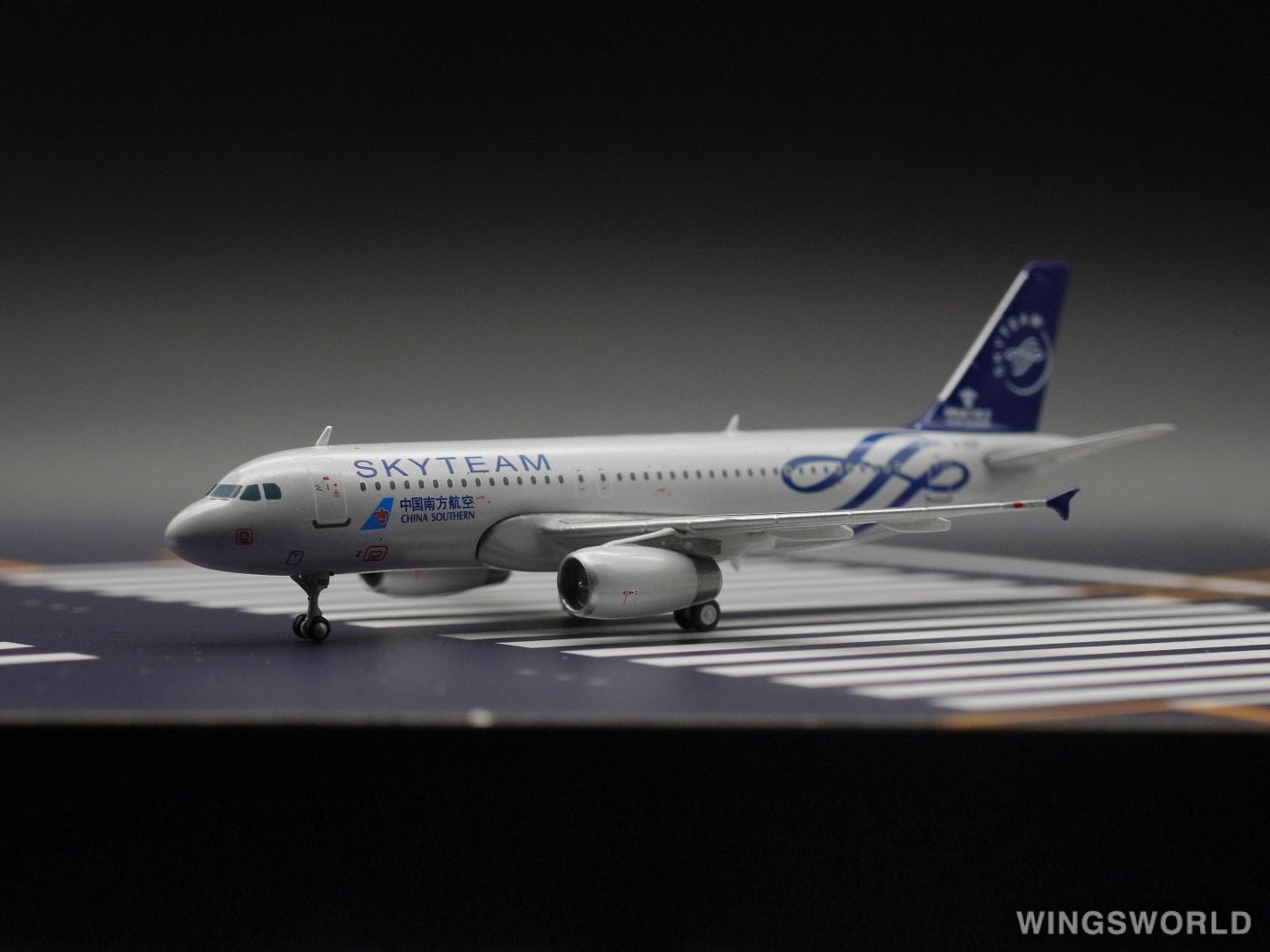 JC Wings 1:400 XX4230 China Southern 中国南方航空 Airbus A320 B-1697