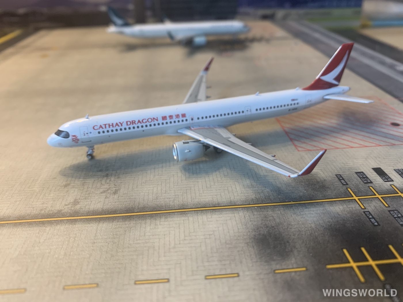 Phoenix 1:400 PH04368 Cathay Dragon 国泰港龙航空 Airbus A321neo B-HPD