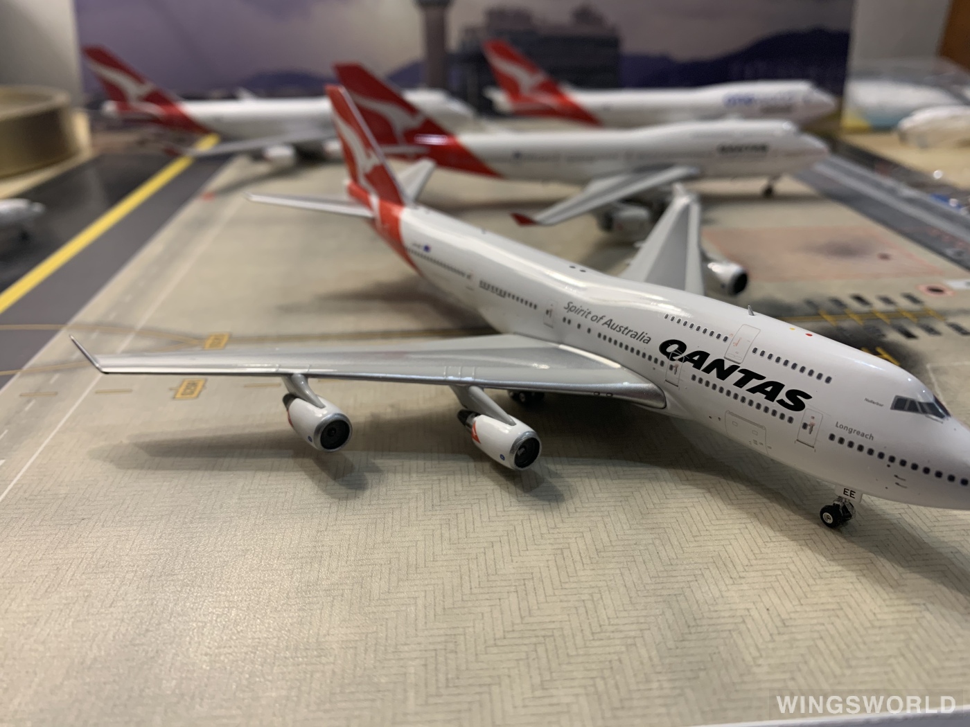 Phoenix 1:400 PH04329 Qantas 澳洲航空 Boeing 747-400 VH-OEE
