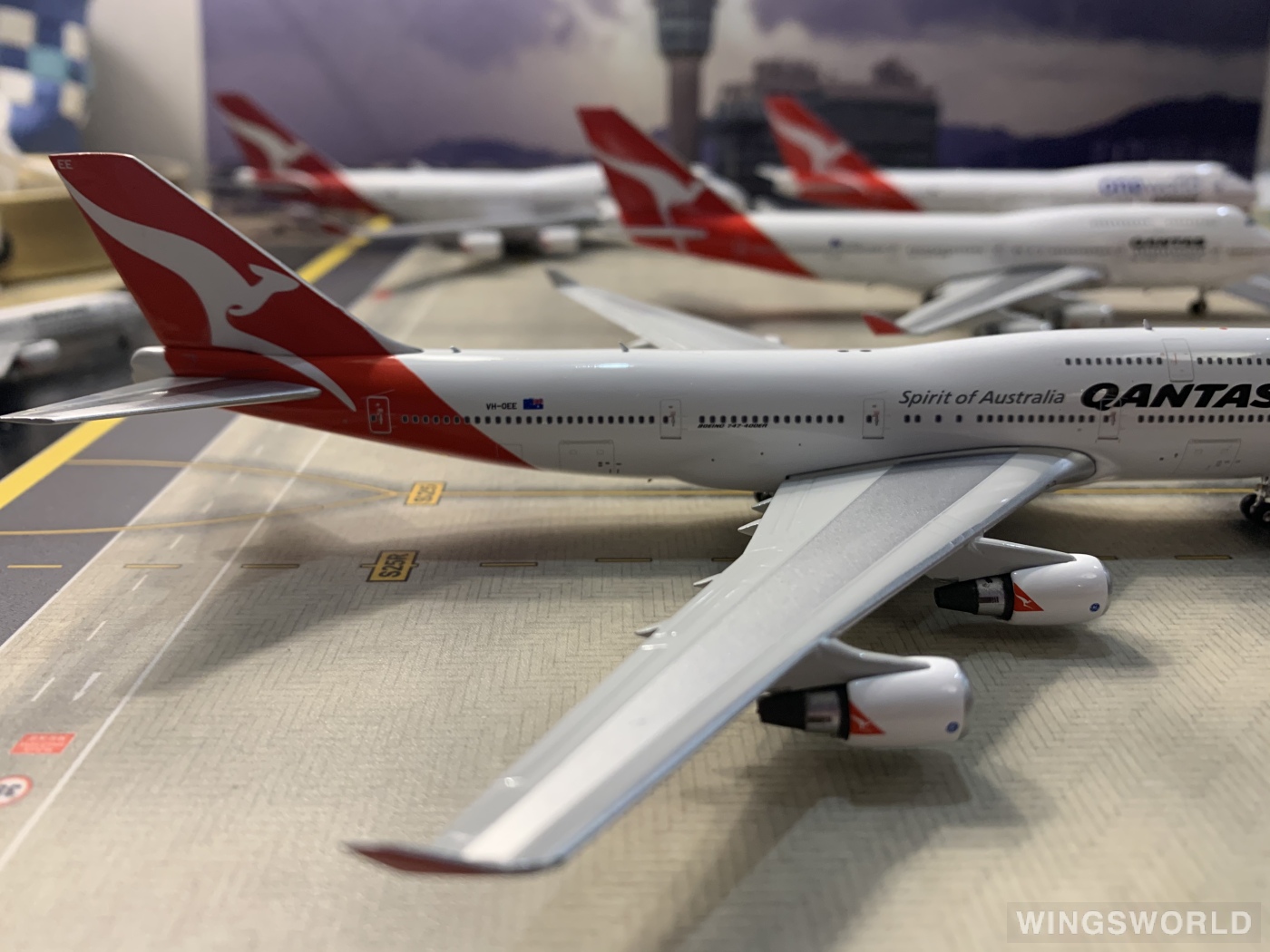 Phoenix 1:400 PH04329 Qantas 澳洲航空 Boeing 747-400 VH-OEE