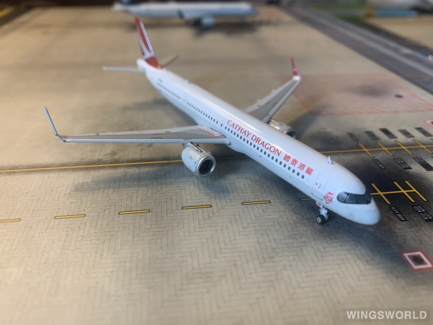 Phoenix 1:400 PH04368 Cathay Dragon 国泰港龙航空 Airbus A321neo B-HPD