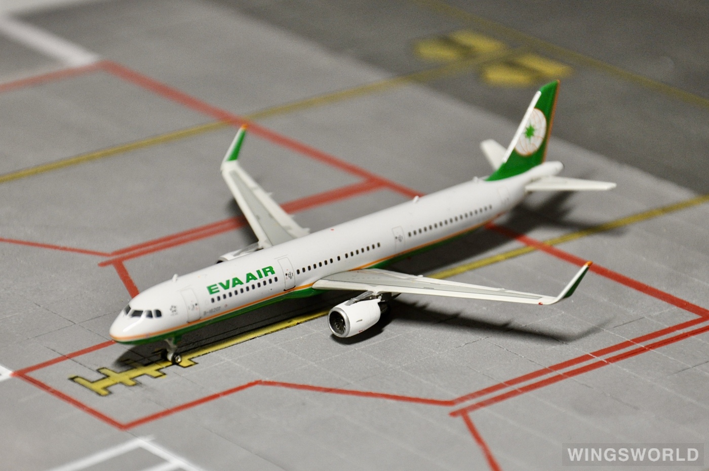 Phoenix 1:400 PH10902 EVA Air 长荣航空 Airbus A321 B-16207