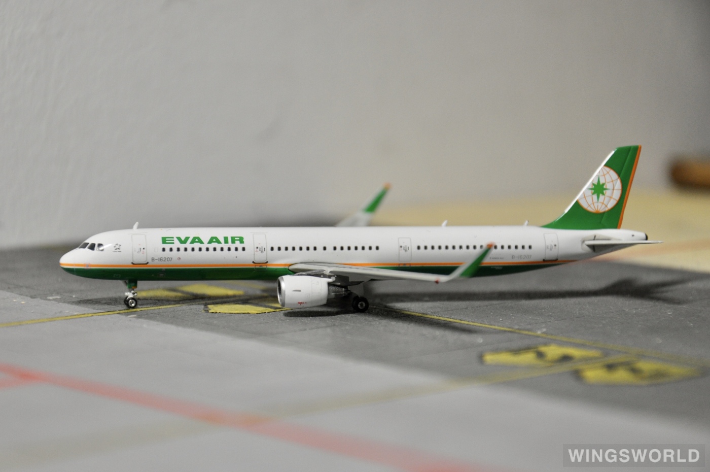 Phoenix 1:400 Airbus A321 EVA Air 长荣航空PH10902 B-16207 的