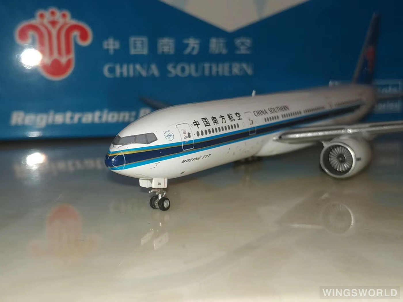 Phoenix 1:400 PH11363 China Southern 中国南方航空 Boeing 777-200 B-2052