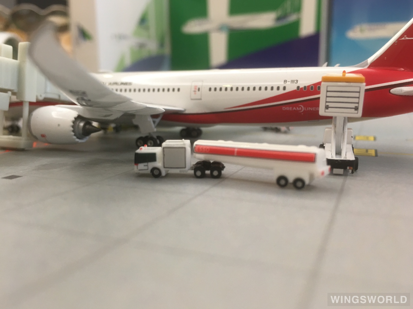 Phoenix 1:400 PH11666 Shanghai Airlines 上海航空 Boeing 787-9 B-1113