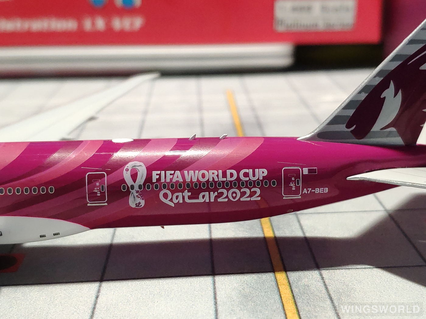 Phoenix 1:400 PH04370 Qatar 卡塔尔航空 Boeing 777-300ER A7-BEB