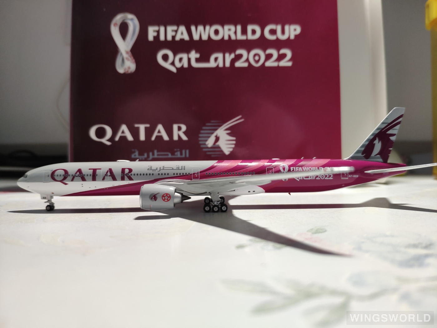 Phoenix 1:400 PH04370 Qatar 卡塔尔航空 Boeing 777-300ER A7-BEB