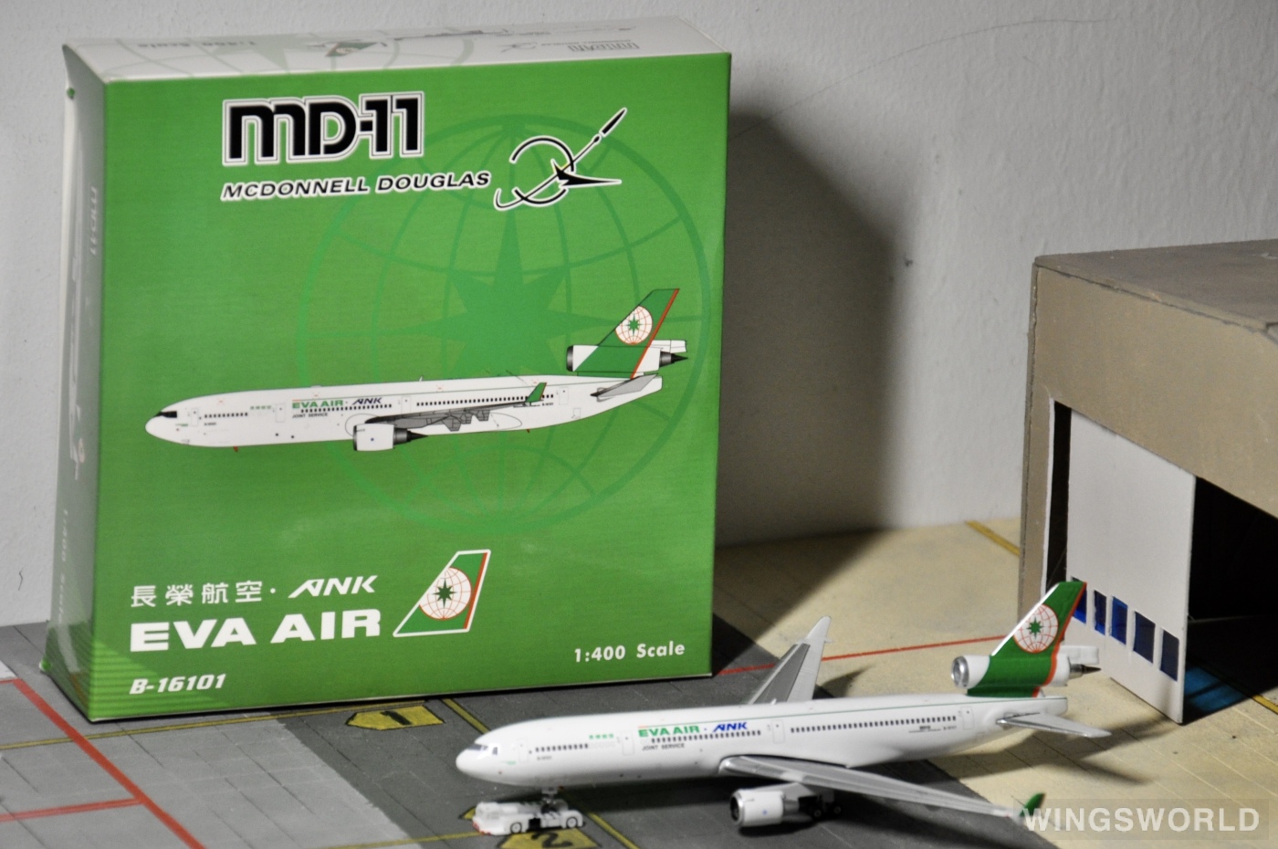 Phoenix 1:400 PH04176 EVA Air 长荣航空 McDonnell Douglas MD-11 B-16101