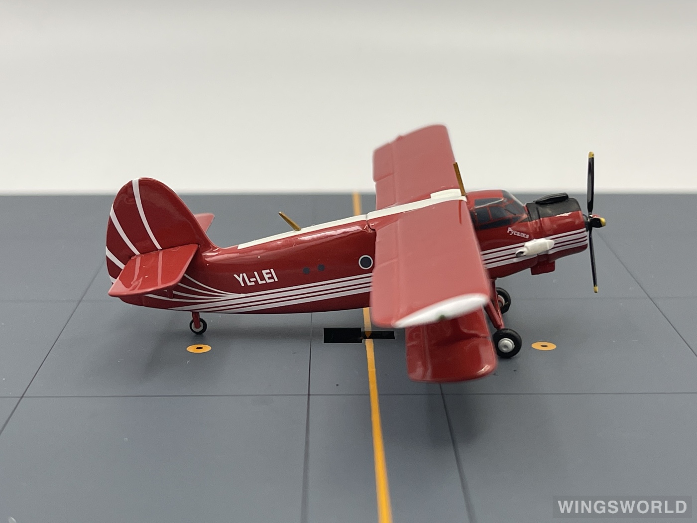Herpa 1:200 555500 Antonov Club Avianna Antonov An-2 YL-LEI