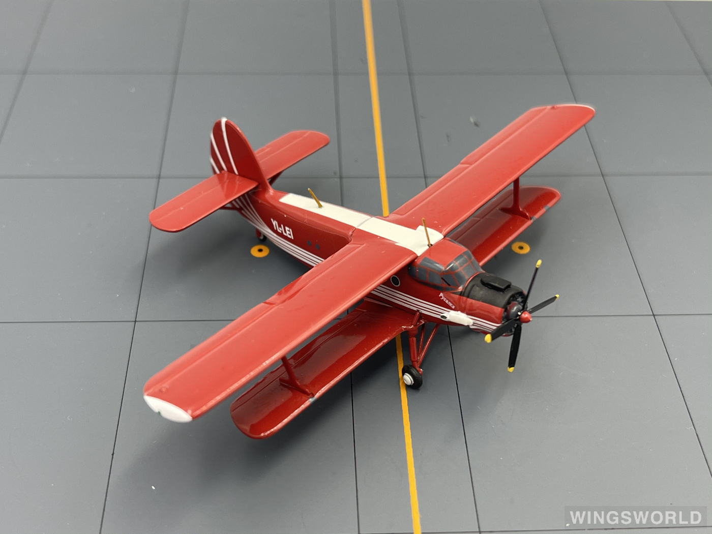 Herpa 1:200 555500 Antonov Club Avianna Antonov An-2 YL-LEI