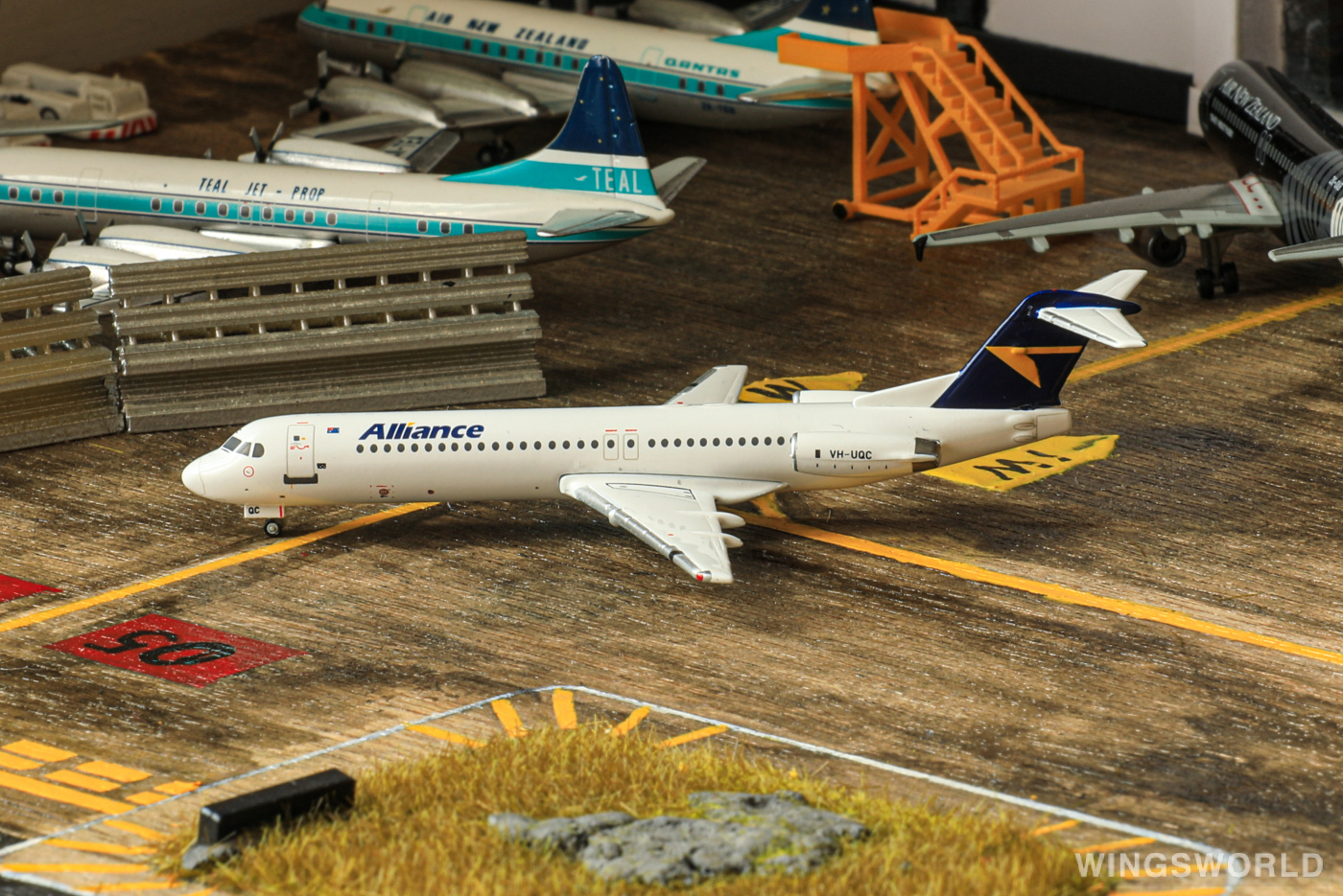 Geminijets 1:400 GJUTY1832 Alliance Airlines Fokker 100 VH-UQC