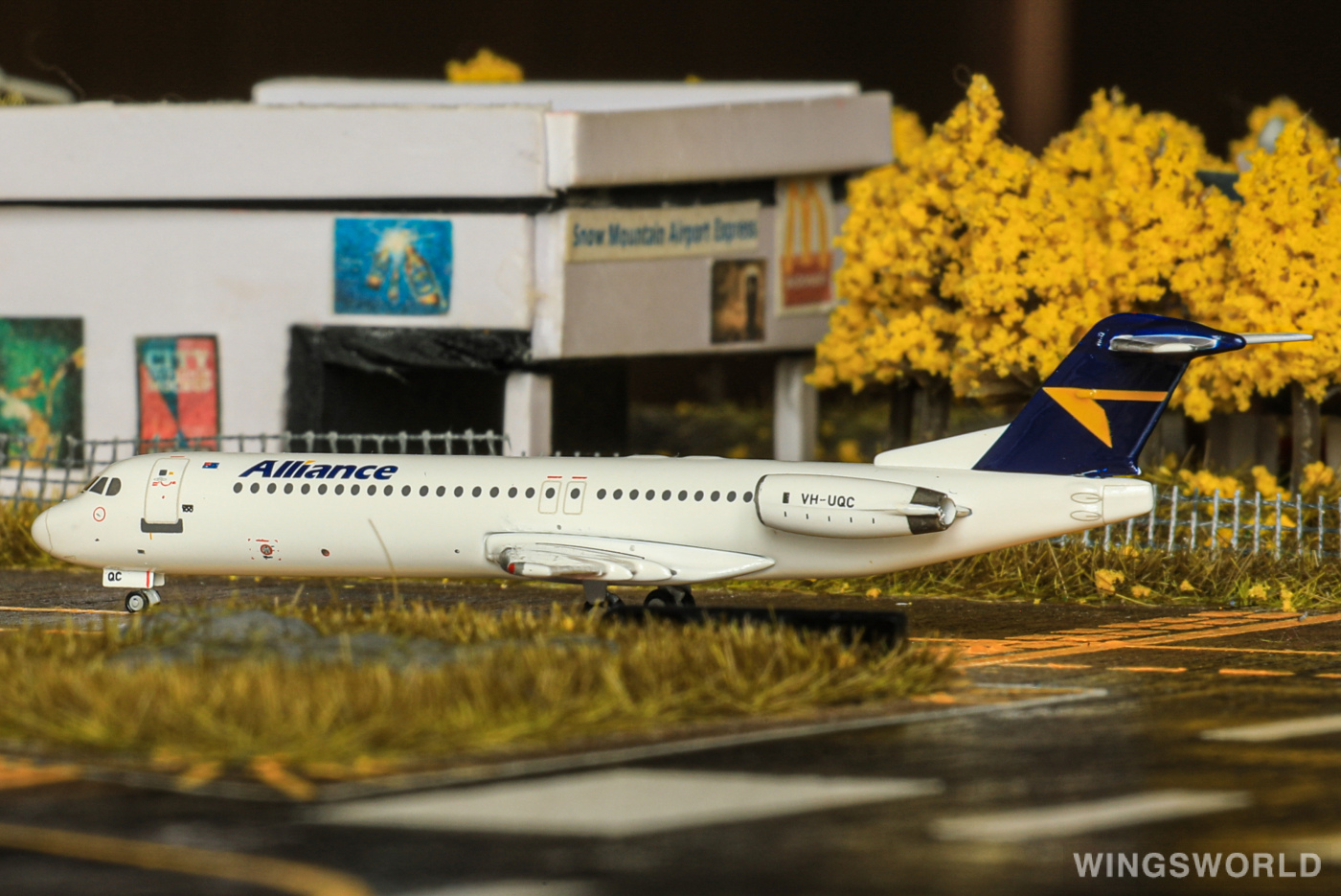 Geminijets 1:400 GJUTY1832 Alliance Airlines Fokker 100 VH-UQC
