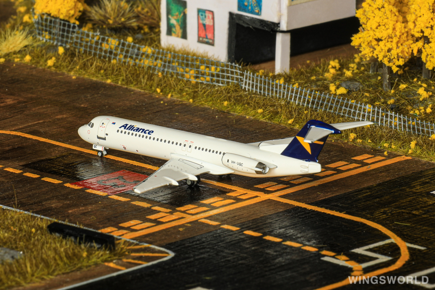 Geminijets 1:400 GJUTY1832 Alliance Airlines Fokker 100 VH-UQC